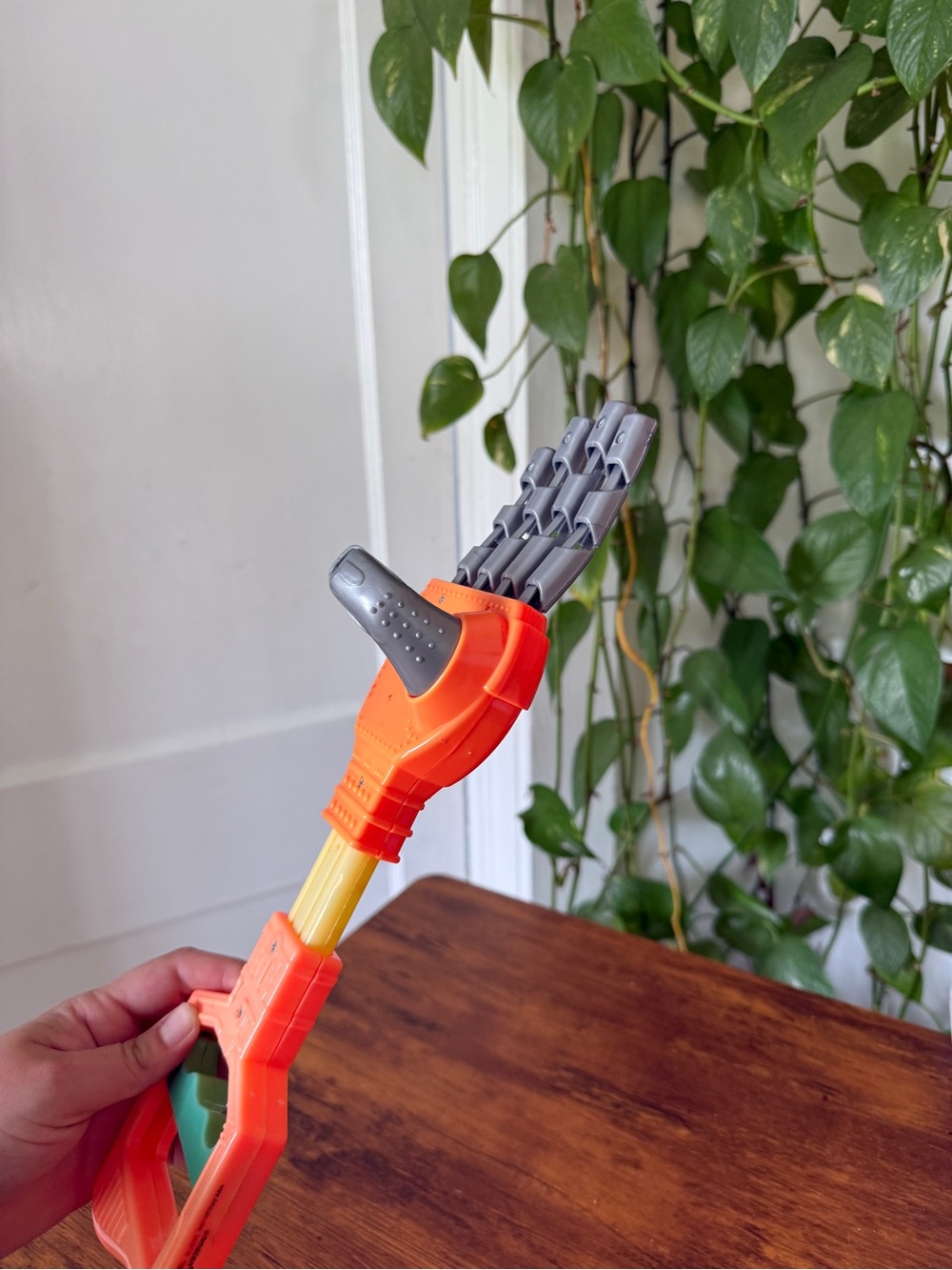 Orange Extendable Toy Grabber Reach Tool - Unknown Brand - Picture 2 of 8